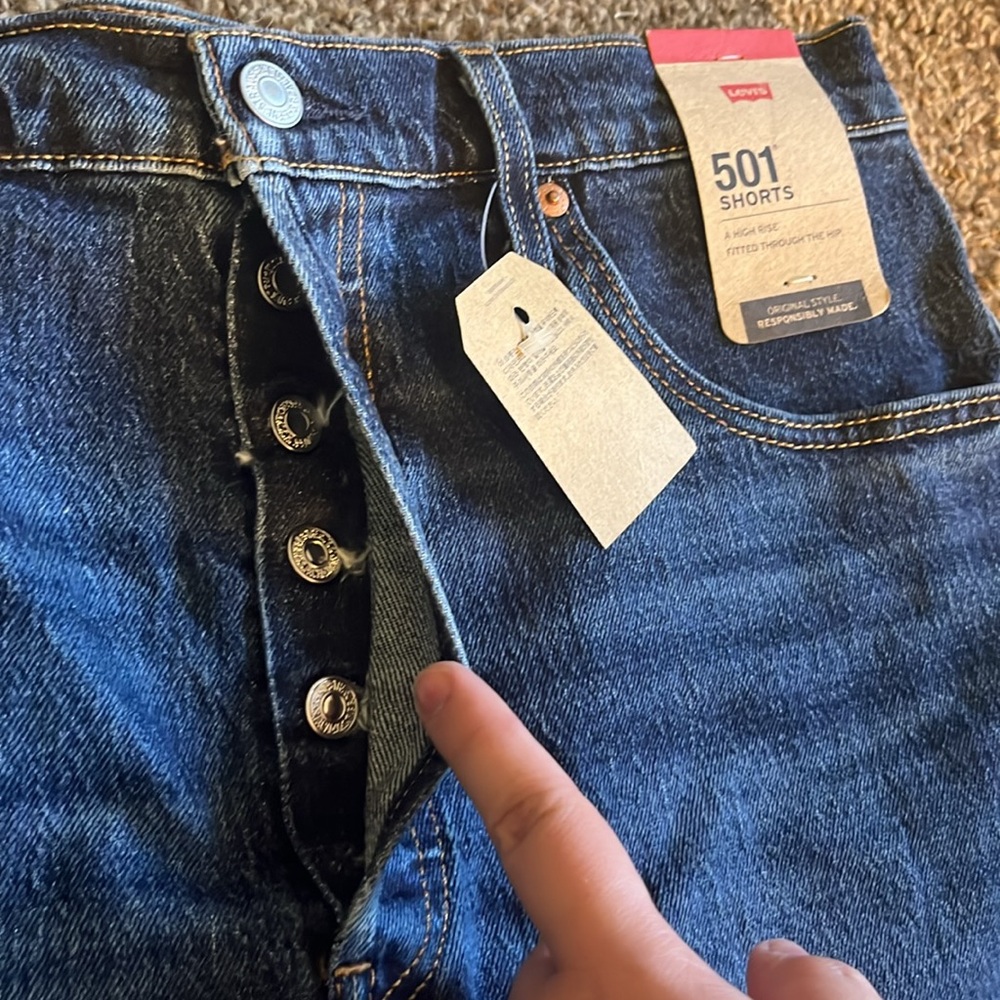Levi’s 501 Shorts - Picture 3 of 16